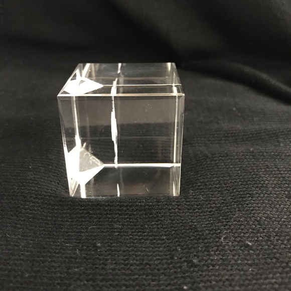 3D Glass paperweight - Picture 4 of 5